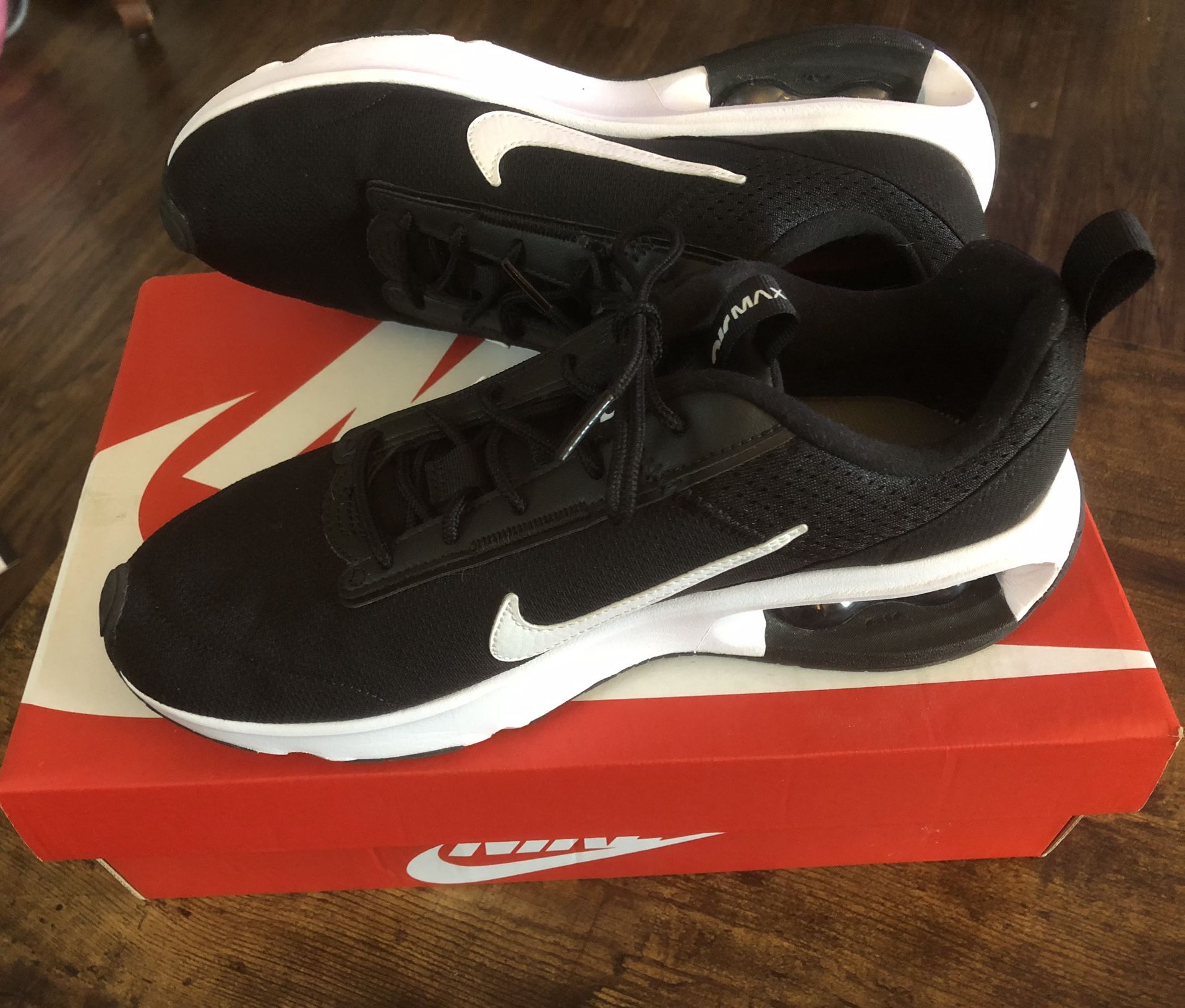 Nike Size 11 Womens Shoes