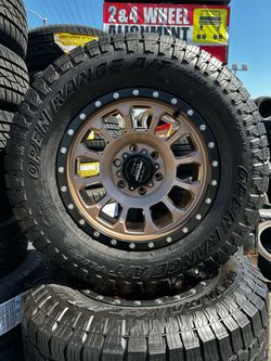 Vendo 4 rines usados con llantas usadas 265/70R17 para TOYOTA TACOMA