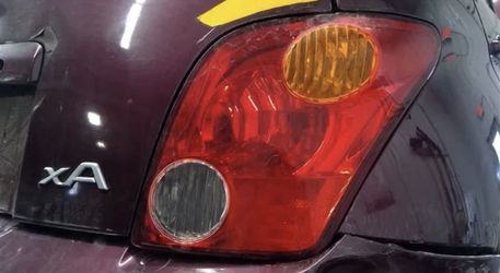 04-05 Scion xA Tail Light Brake Light Unit PASSENGER OEM