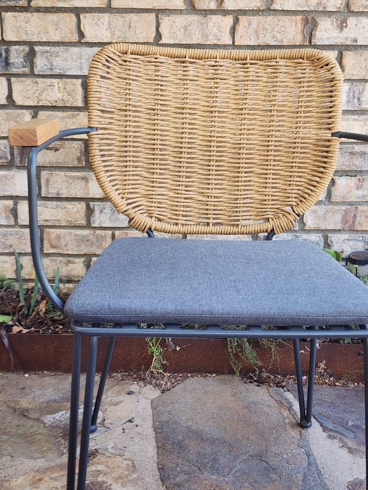 Essenza Arm Chair