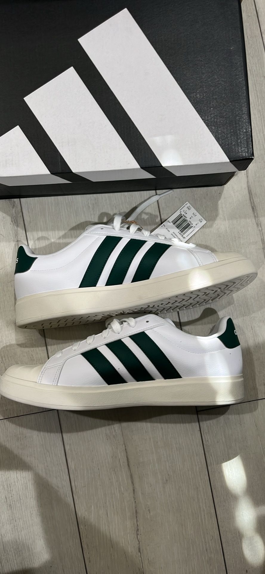 Brand New Adidas Green Stripe shoes Size 9 1/2 With Box