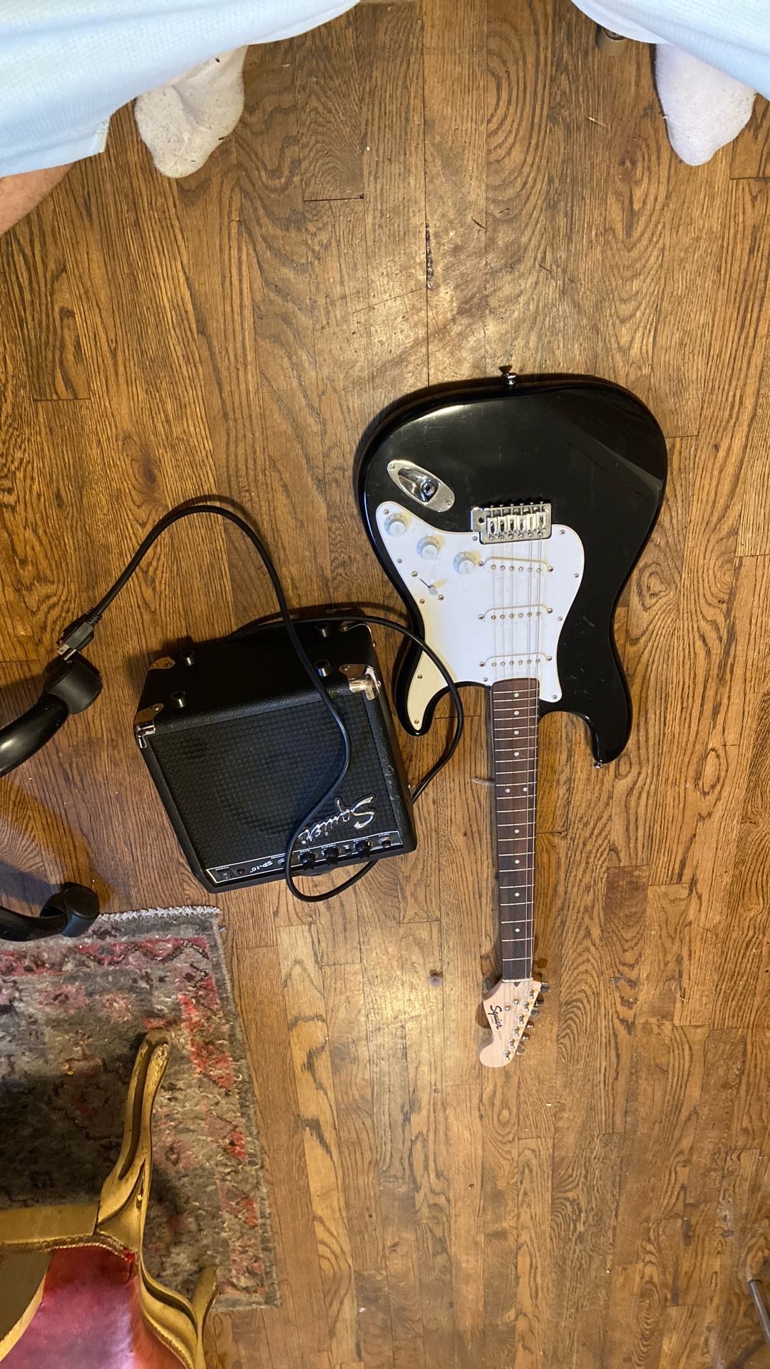 squier electric guitar broken string + amp
