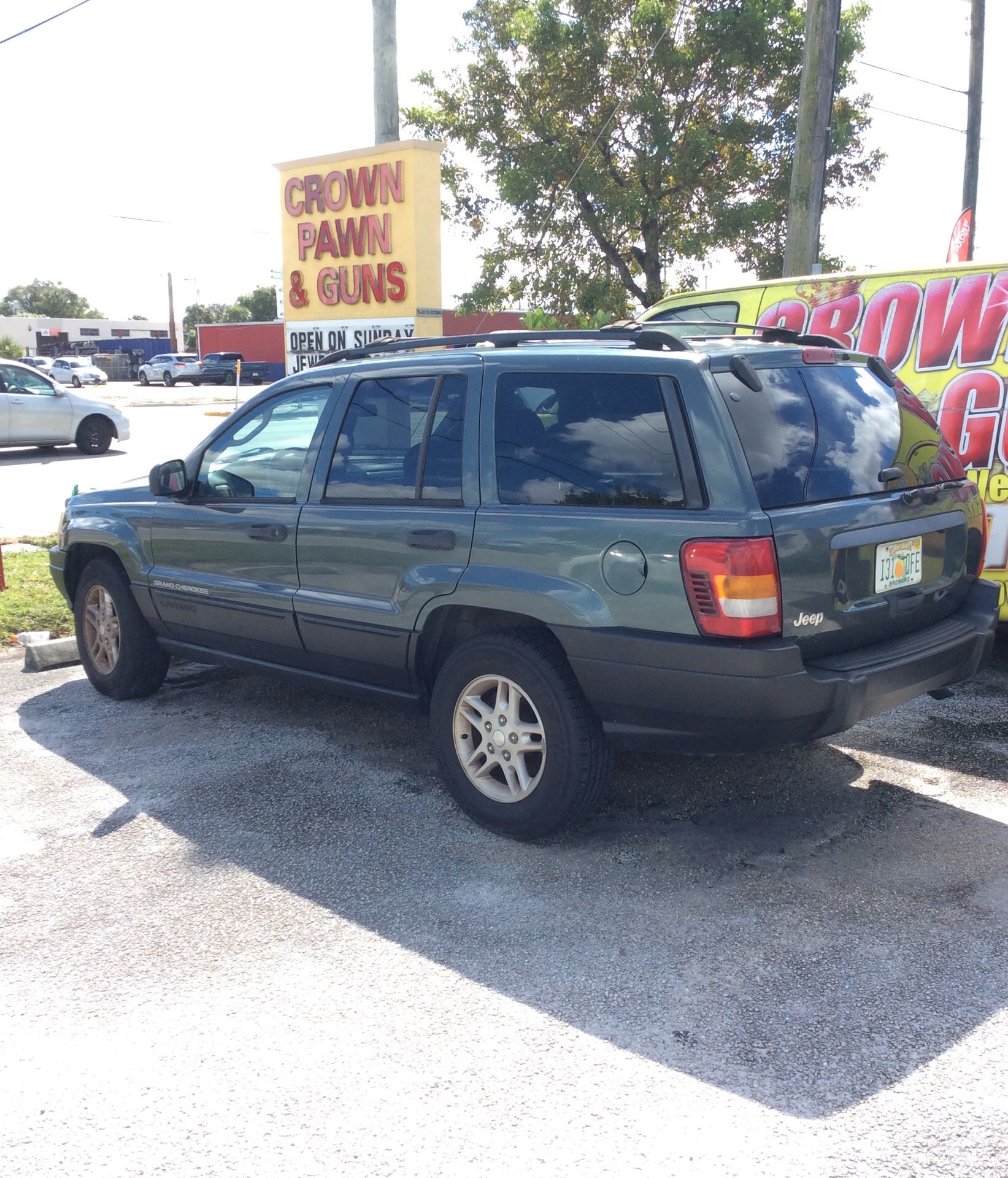 2003 Jeep Grand Cherokee Laredo dark green automatic needs fuel rail or for parts::::CHEAP! With title