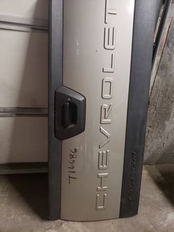 Chevy Avalanche rear bed gate