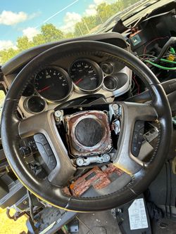 GM Steering Wheel with Controls – Airbag Removed