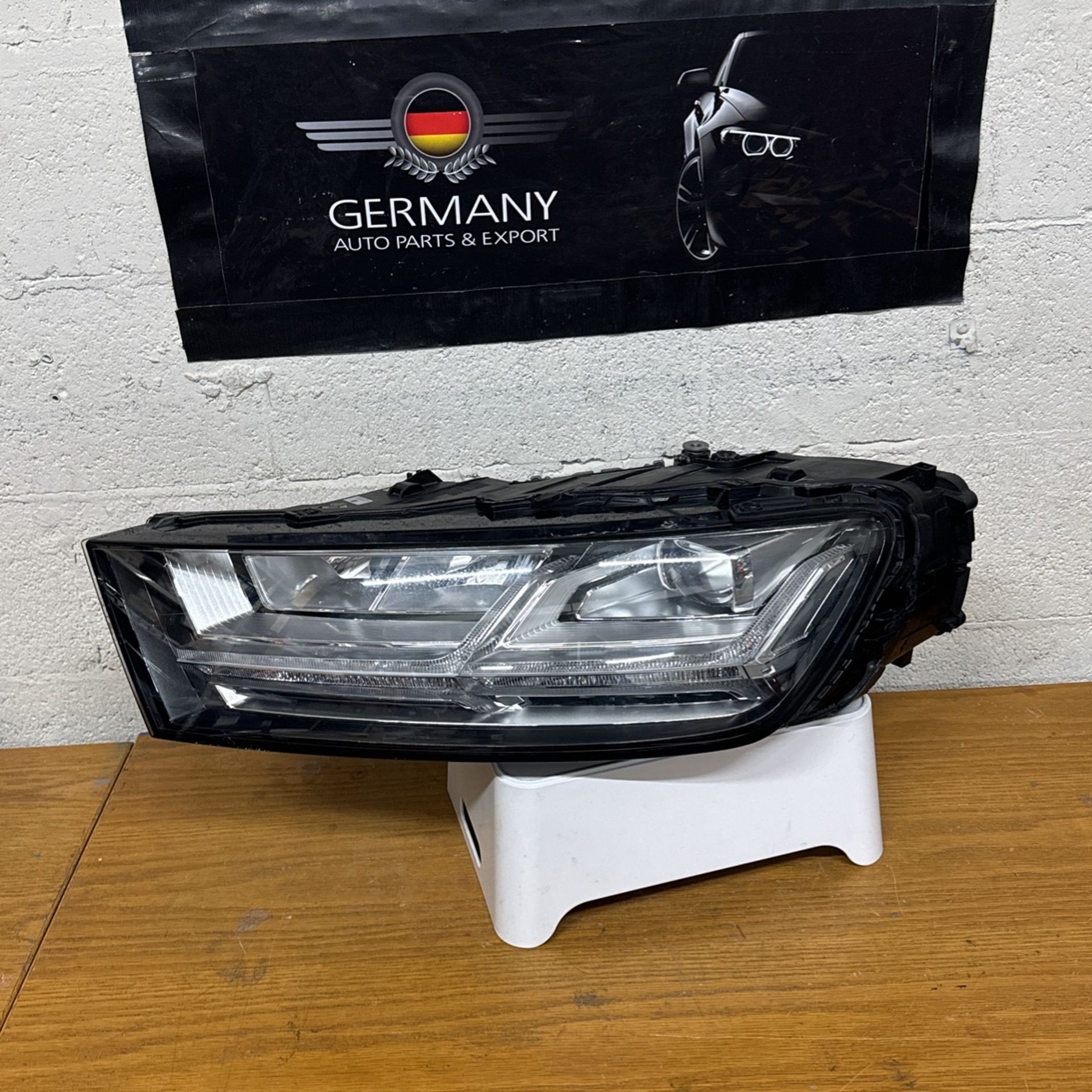 Audi. Q7 17-19 Lh Headlight Oem Complete