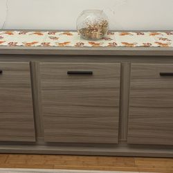 China Cabinet, Hutch With Table/chairs