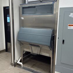 Follett Industrial Ice Maker