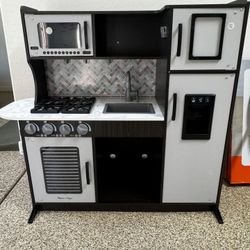Kids Play Kitchen 
