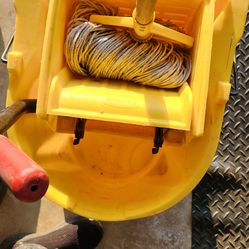 35 Quart Mop Bucket