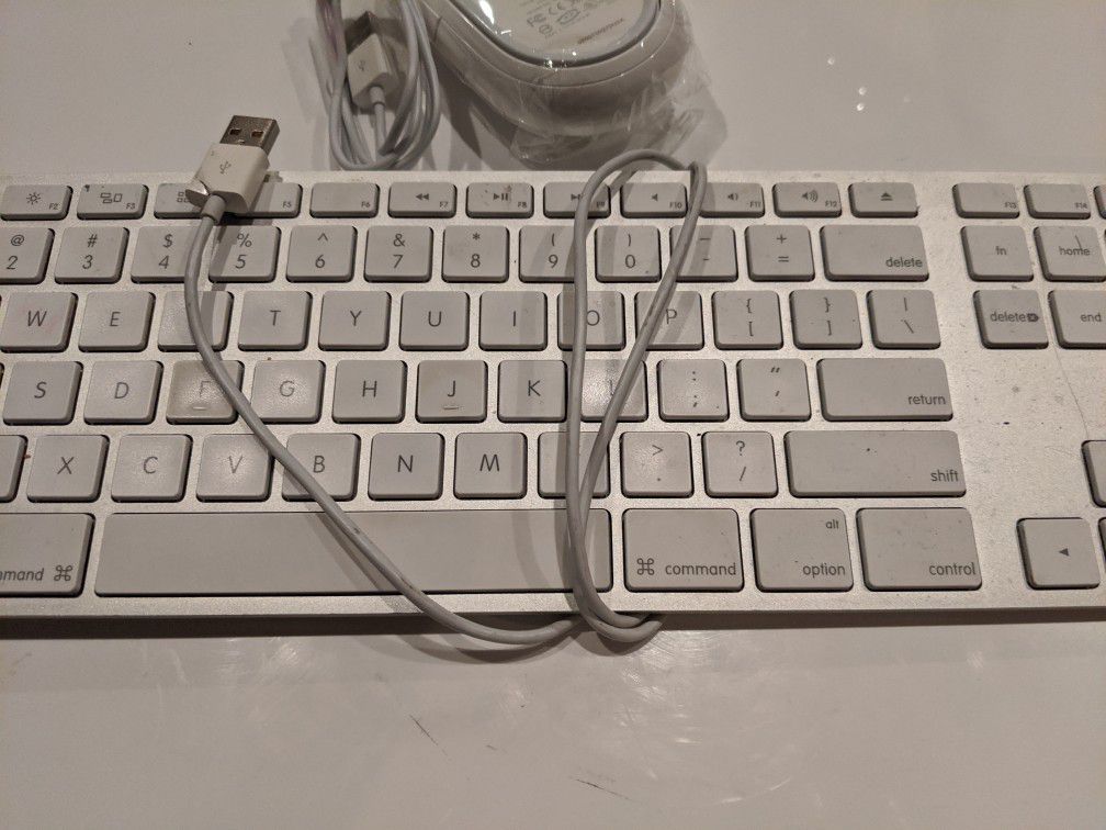Apple keyboard, model # A1243, broken