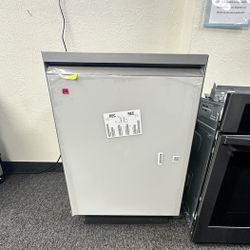 New White Samsung Dishwasher 