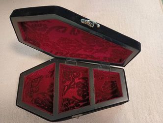 VELVET BLACK & RED LOCKABLE JEWELRY OR WATCH SAFE BOX NEW 9 1/2"x5 1/2 - $25 (Harahan)
