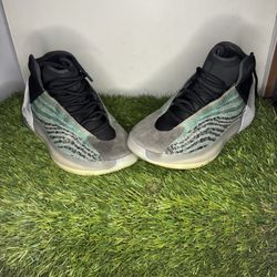 Adidas Yeezy Quantams Basketball Shoe 