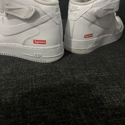 Supreme AF1 Size 8 Men 