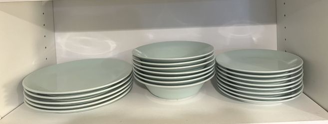 Gorgeous 24 Piece Dinnerware Set Light Turquoise Porcelain Dishwasher/Microwave Safe $128 MSRP