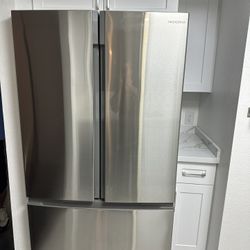 Insignia Refrigerator 