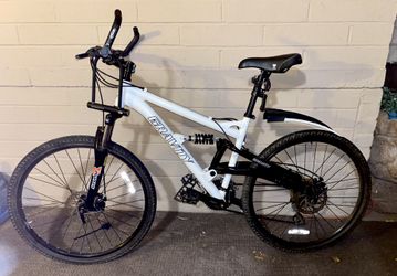 Gravity FSX 26” White And Black mountain bike