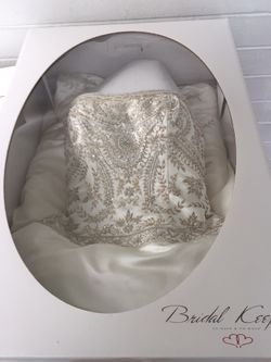 Elegant Wedding Dress SZ 10 professionally Stored Stored 