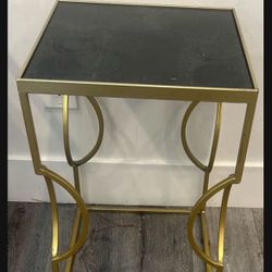 Beautiful Contemporary Decor Table - Like New!