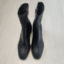 Dolce Vita Black Sleek Booties Size 8.5