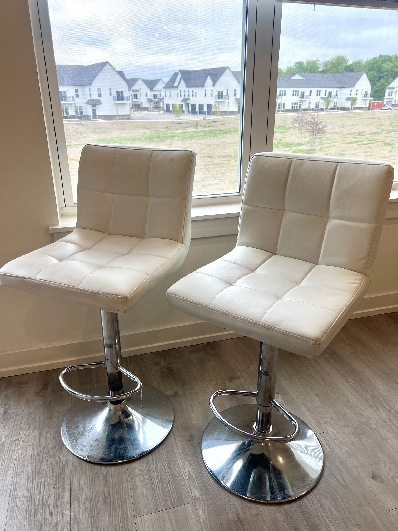 2 Bar Stools