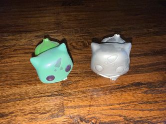 BUNDLE Pearlescent/Silver Funko POP! Pokemon Center Exclusive Bulbasaur #453