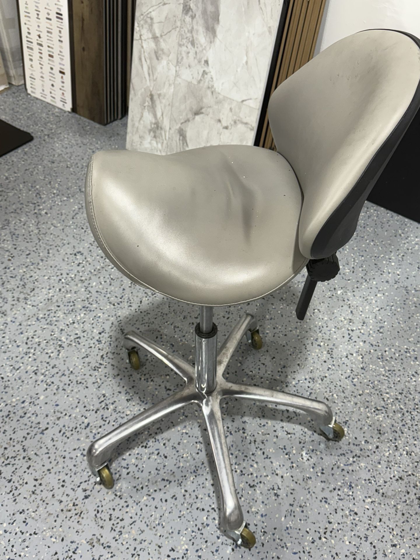 Saddle Chair Gray