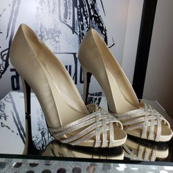 Ralph Lauren Size 9 Gold Heels
