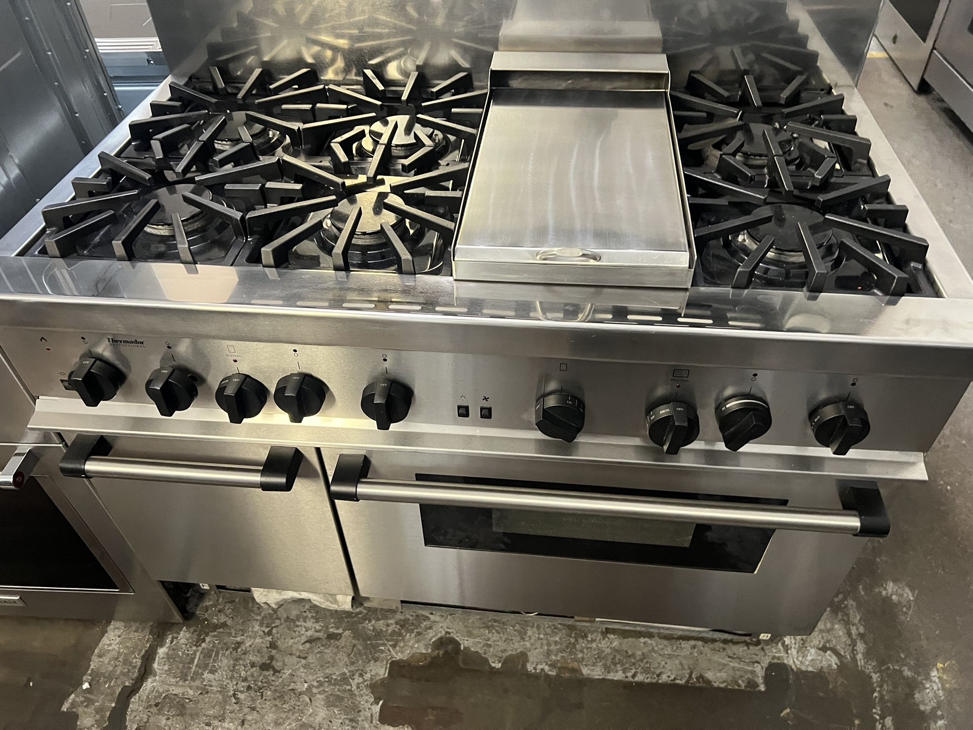 Thermador 48” Gas Range Stainless Steel