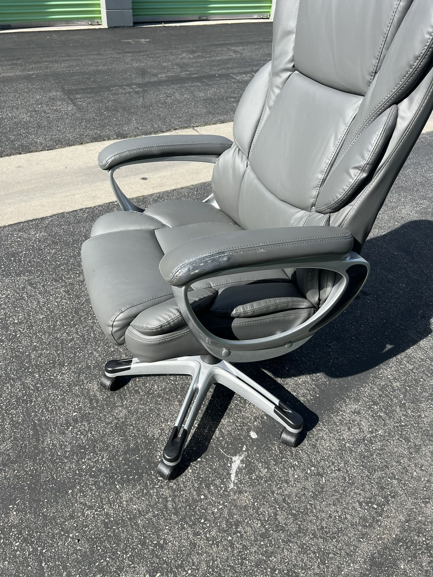 Staples mcallum bonded leather chair outlet