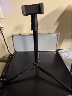 Expandable Tripod Stand.