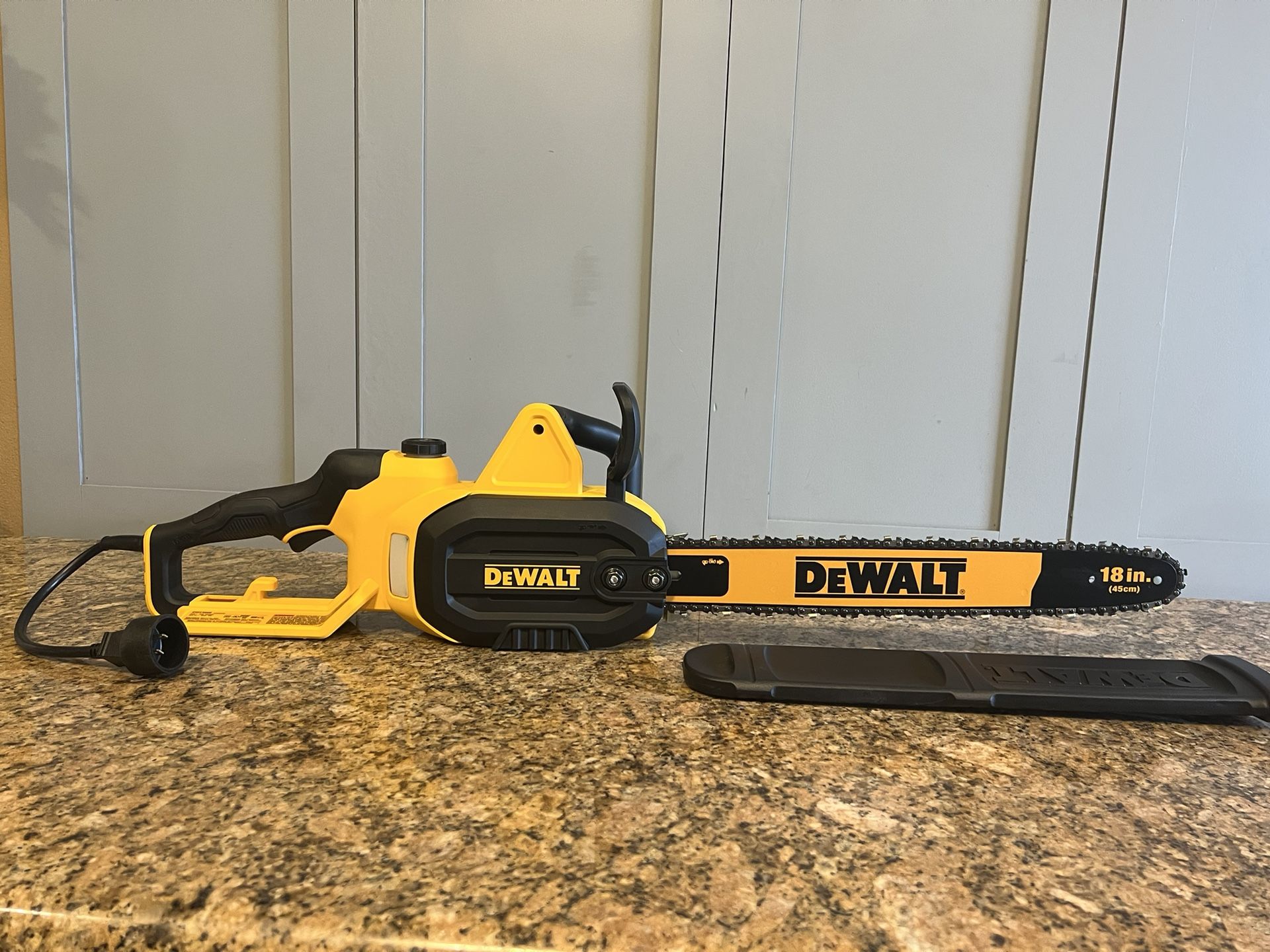 DEWALT 15 AMP 18in Corded Electric Chainsaw