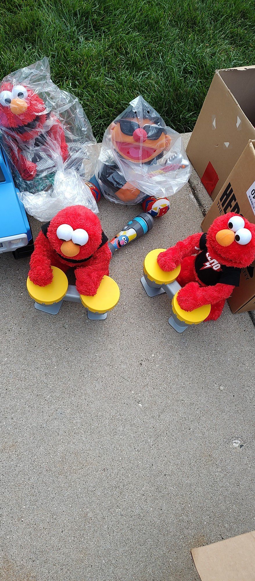 Elmo Characters Battery Operated 