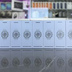 Samsung Watch Classic 8 ((Take It Home In Payments/ llévatelo a casa en pagos) Only $10 Down 