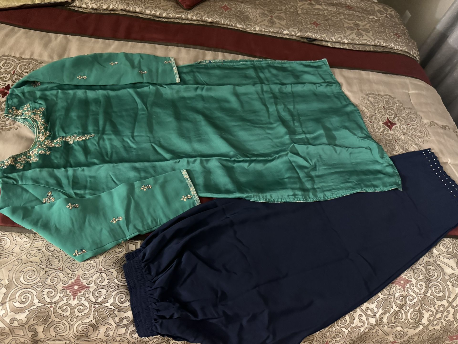 Punjabi Dresses For Woman In Good Condition For $25
