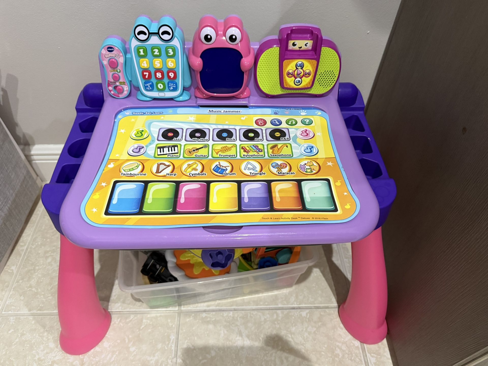 Touch & Learn Activity Desk™ Deluxe (Pink)