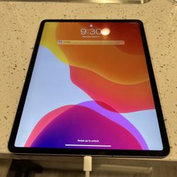 iPad 12.9 256gb Space Grey Like New ( AT&T Service Only ) 