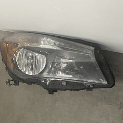 2014-2018 W117 MERCEDES BENZ CLA250 HALOGEN HEADLIGHT IN EXCELLENT INSURANCE QUALITY CONDITION
