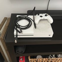 Xbox S (controller, cables, and games included)