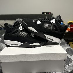 DS Jordan 4 Retro White Thunder Sz 11.5