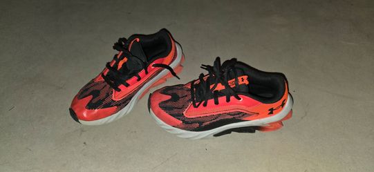 Boys Uber Armor Shoes - Size 4Y