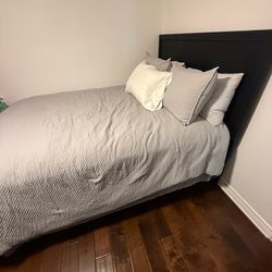Queen bed with mattress and box spring
