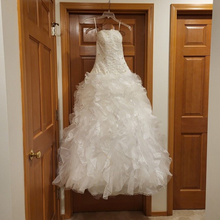 Wedding Dress And Veil 