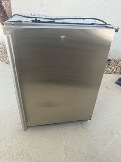 Under counter barbecue area beverage cooler