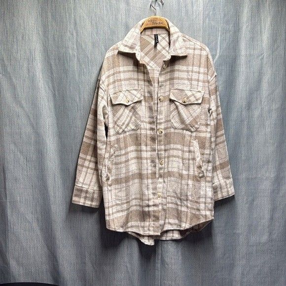 Amisu Cream and Tan Plaid Shirt Jacket size medium