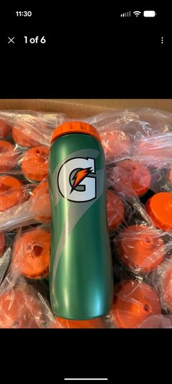 Brand new 32oz Gatorade squeeze water bottles