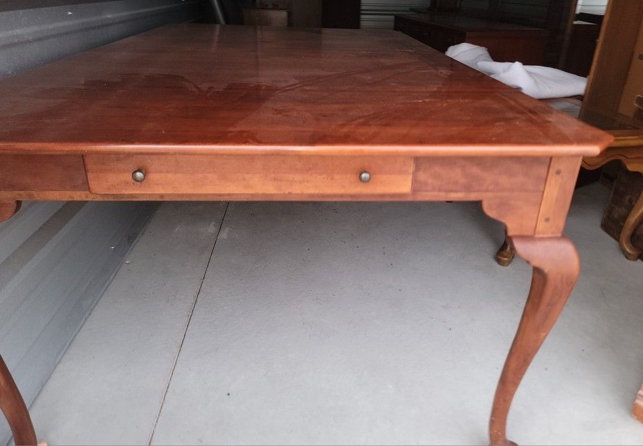 Table With 2 Leafs - Lexington 
