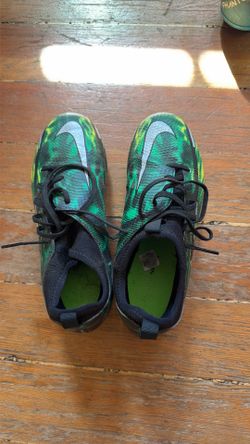 Nike Kids Phantom Cleats size 3