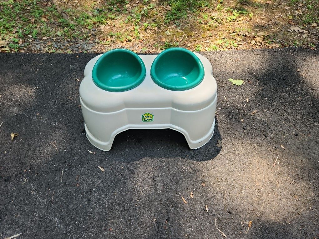 Large Dog Feeding Dish